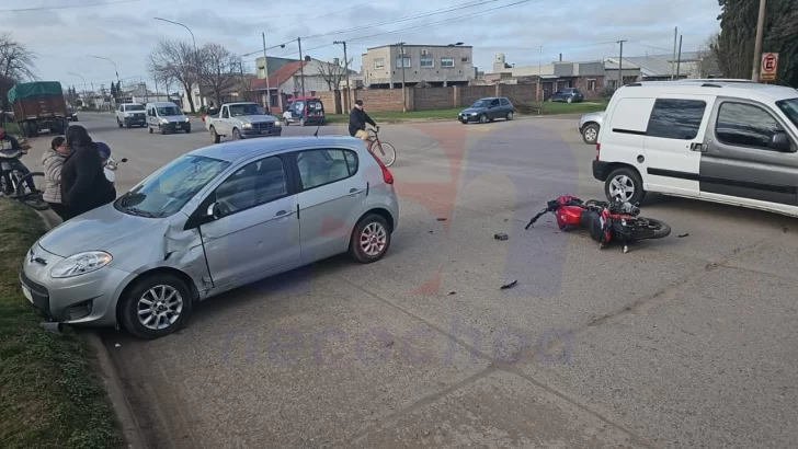 Chocaron un auto y una moto en calle 578 y 553