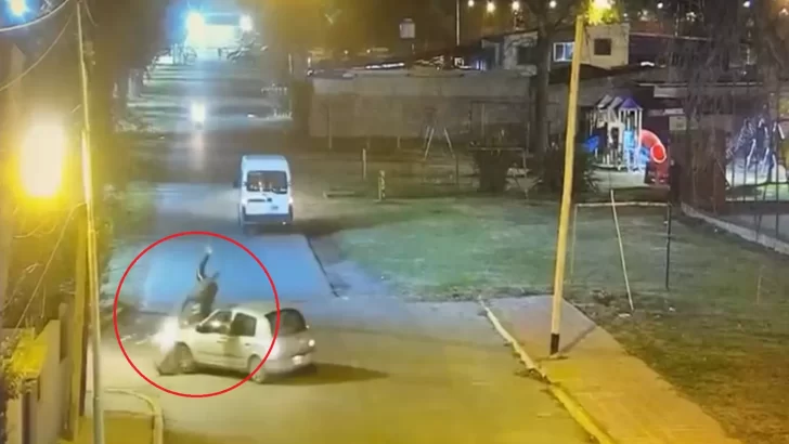 Video: un auto dobló mal en una esquina y causó un fuerte accidente de tránsito