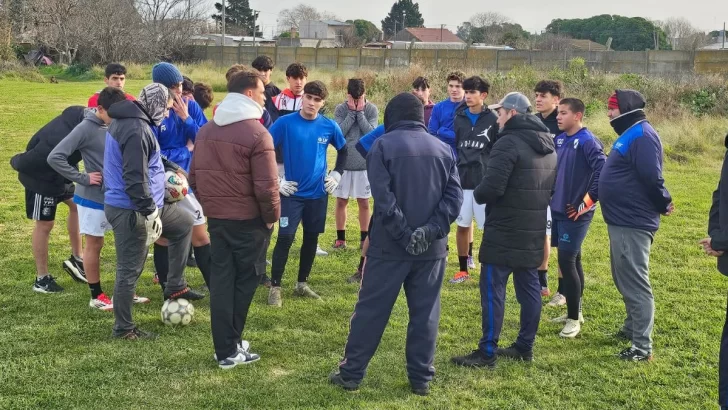 Una visita especial para los chicos del Sub 15 con la presencia de Agustín Starópoli