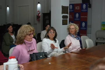 Docentes jubiladas le reclaman al IPS por los aumentos salariales adeudados