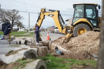Realizan trabajos para optimizar las redes de cloacas y agua