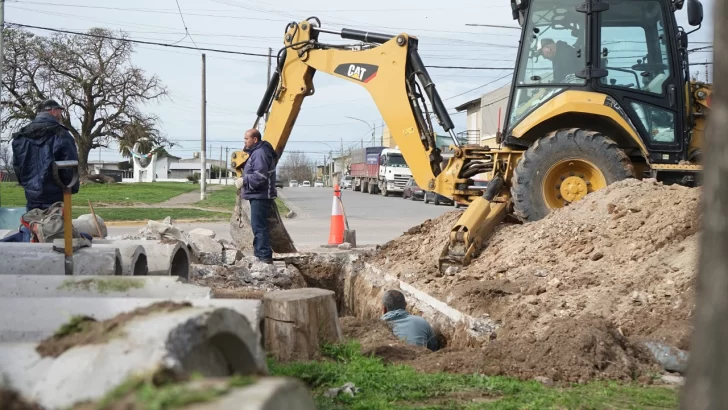 Realizan trabajos para optimizar las redes de cloacas y agua