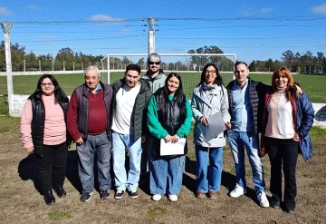 Andrea Cáceres visitó y entregó un subsidio en Loberia