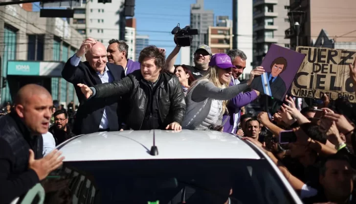 Máxima tensión: atacaron a la comitiva de Javier Milei en Lomas de Zamora
