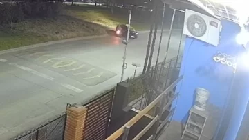 Video: un impactante choque contra un taxi termina con heridos leves