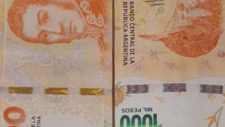 Qué significa ordenar billetes de $1000 “cabeza con cabeza”, según la psicología