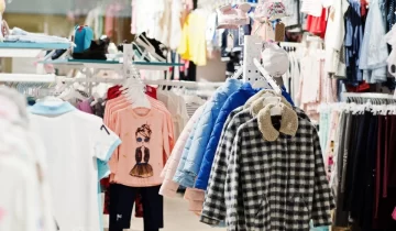 Por la crisis, la ropa desplaza a los juguetes en el Día del Niño
