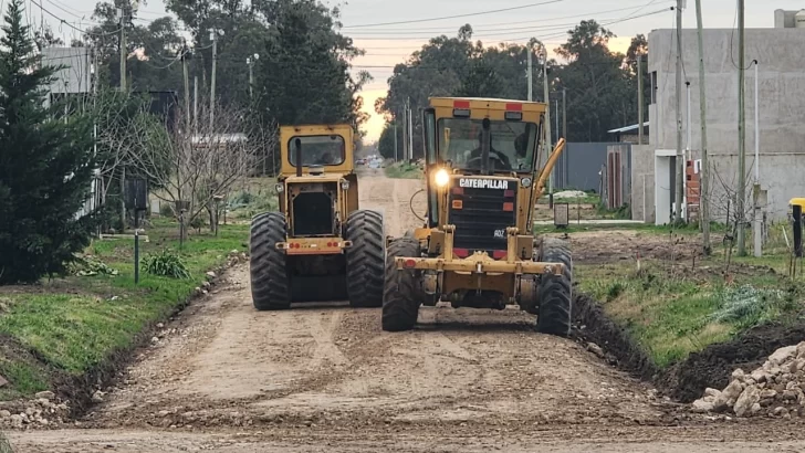 Desarrollan un plan integral de reparación de calles de tierra