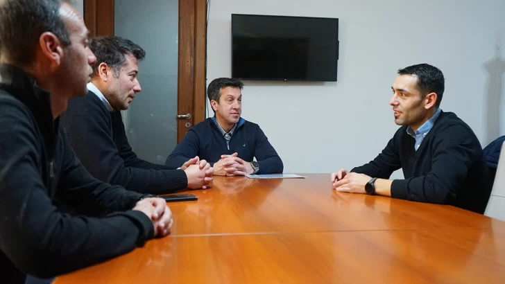 Previo a la media maratón de Bs As, el atleta Federico Santibáñez fue recibido en el municipio
