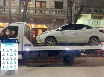 Conductor colisiona móvil municipal tras resistirse a control de tránsito