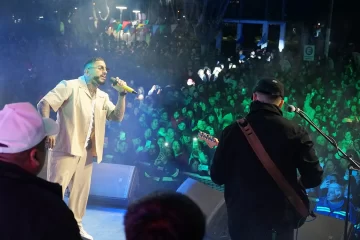 Ante la admiración del público 18 Kilates le puso ritmo al cumpleaños de Quequén