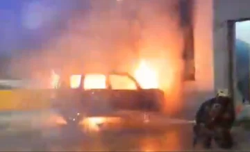 Persecución, choque e incendio: tres menores fueron detenidos