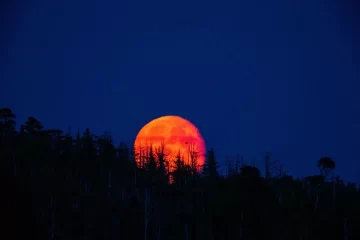 Una luna llena de sangre cargada de mensajes se verá en Argentina dentro de dos domingos