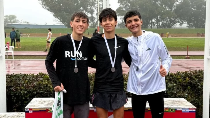 Feliz bajo la lluvia: el necochense Tiago Rojas es campeón provincial de los 5000 metros