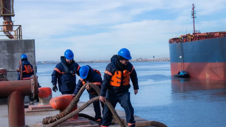 Clarín destaca la eficiencia y competitividad de Puerto Quequén