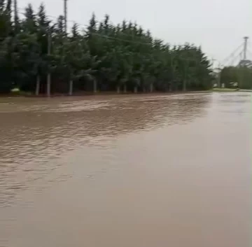 Calles anegadas e inundadas por el temporal