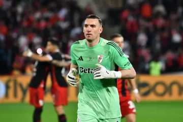 Con un Armani heroico en los penales, River avanzó a los cuartos de la Copa Argentina