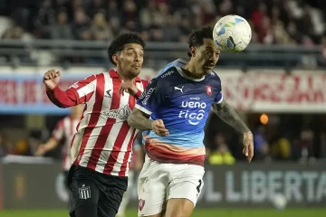 Estudiantes sostuvo la diferencia de la ida y es el tercer equipo argentino en cuartos de final