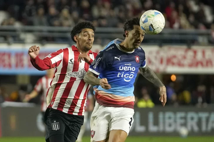 Estudiantes sostuvo la diferencia de la ida y es el tercer equipo argentino en cuartos de final