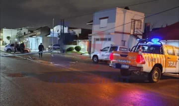 Conducía alcoholizado, sin seguro ni licencia: terminó contra una columna en 75 y 44