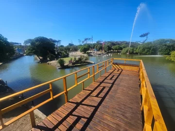 Se inauguró un nuevo muelle en el Lago de los Cisnes