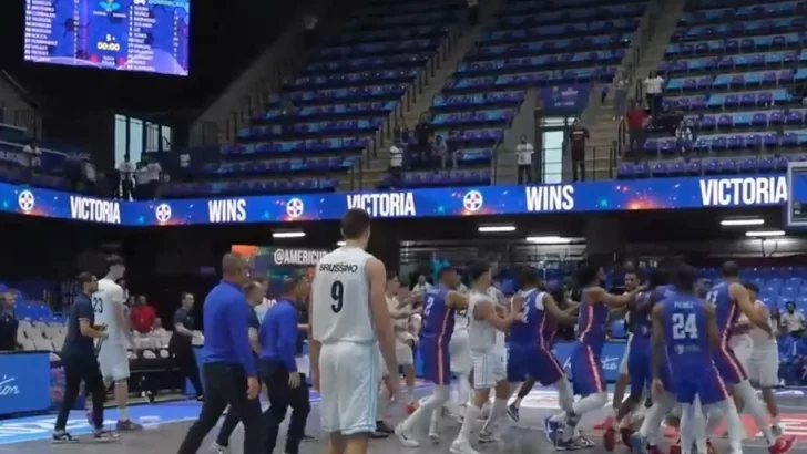 Escandaloso final en la derrota de Argentina ante República Dominicana por la AmeriCup