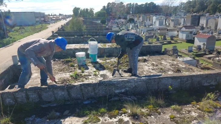 Tareas de mantenimiento y arreglos en el Cementerio de Necochea