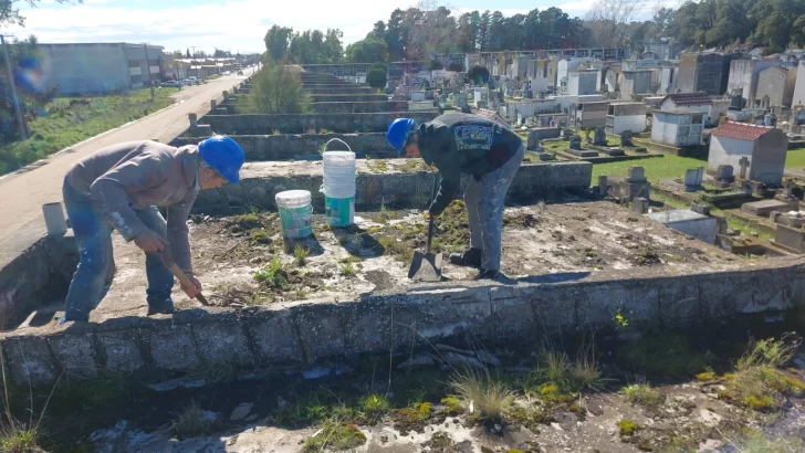 Tareas de mantenimiento y arreglos en el Cementerio de Necochea