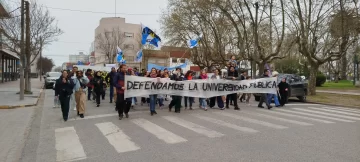 Concurrida marcha en defensa del financiamiento universitario