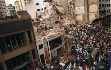 La Justicia confirma juicio en ausencia para iraníes y libaneses acusados del atentado a la AMIA