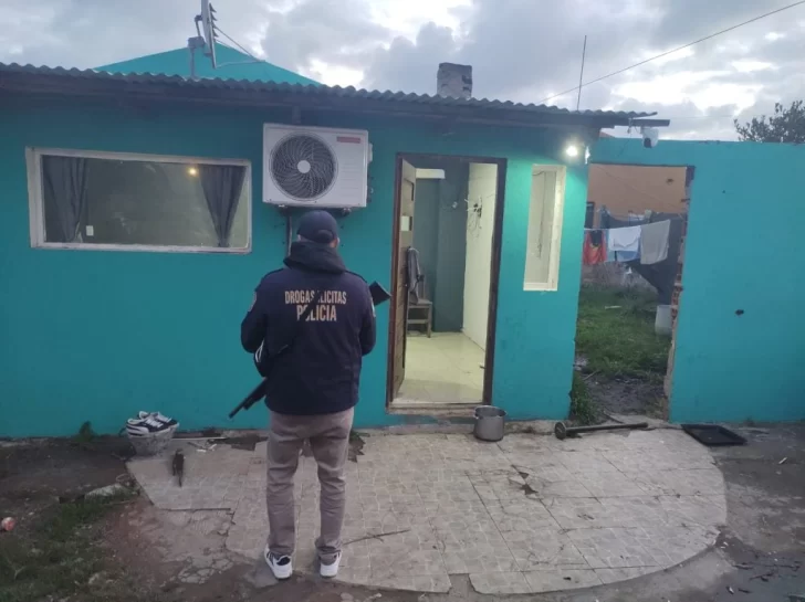 Allanamientos en Miramar con secuestro de droga, dinero y elementos policiales