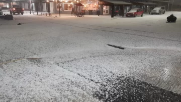 La ciudad se puso en blanco en cuestión de segundos por un intenso granizo