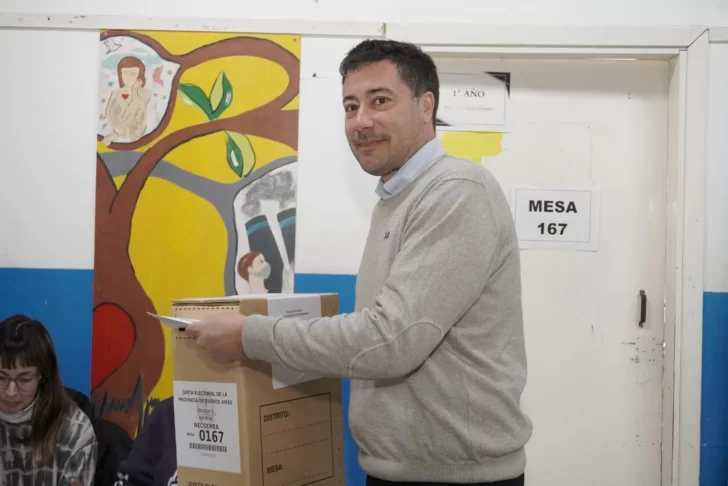 Matías Sierra emitió su voto y destacó la importancia de la participación ciudadana