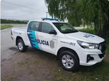 Entran a un campo, atan y golpean a un hombre y se llevan armas y dinero