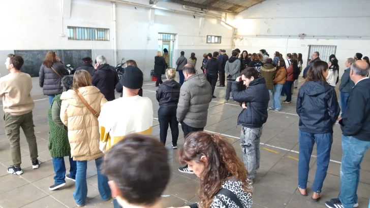 Gran afluencia de votantes en la Escuela N° 35 de Necochea