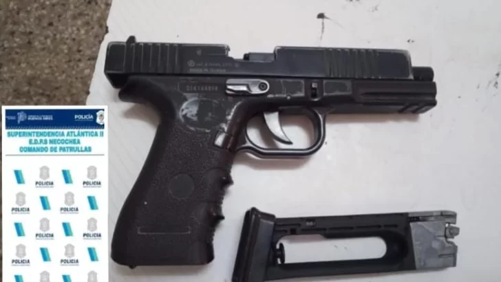 Alumno llevó pistola de aire comprimido a una escuela