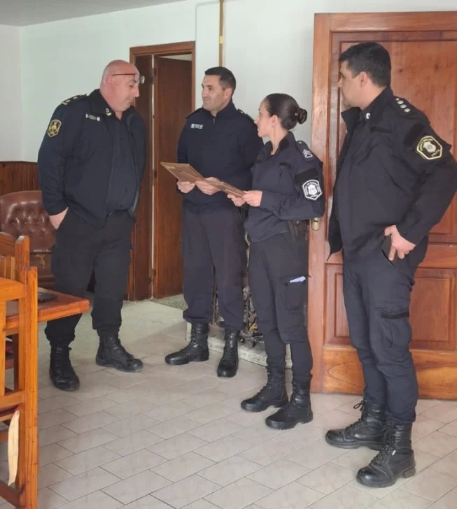 Reconocen a policías por su intervención en un hurto