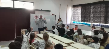 Se siguen replicando las charlas de educación vial a pequeños alumnos