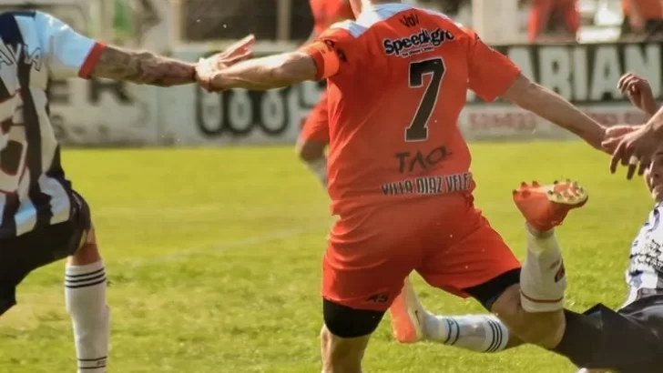 Villa Díaz Vélez ganó un cruce directo para saltar a la punta y encaminarse a la clasificación