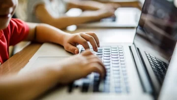 IA en las aulas: docentes piden capacitación y alumnos usan herramientas sin regulación