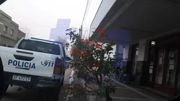 Robo en la tabacalera: cargaron dos camionetas con elementos y huyeron