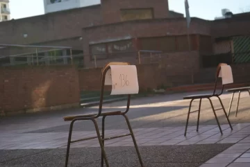La corrió la policía porque no quería ser autoridad de mesa