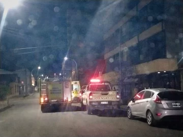 Bomberos rescataron a mujer de 92 años de un noveno piso en la madrugada