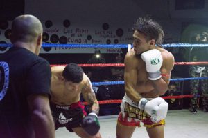 Con esta derecha cruzada Jara acabaría el conflicto. Golpe y al piso para Vallejos