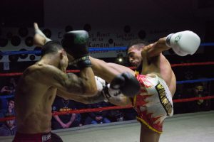 El principio del fin: Esta es la patada alta del “Maldito” Jara que puso en problemas al “Cavernicola” Vallejos