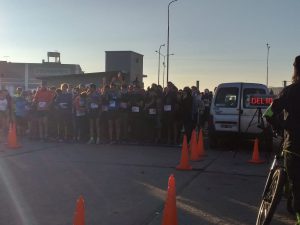 En la fría mañana del domingo en el puerto marplatense, la prueba congregó a casi 150 atletas