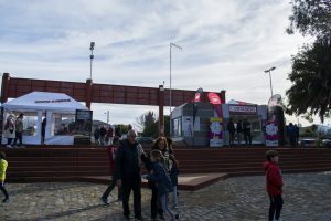 Cabina de transmisión y carpa solidaria