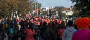 La Avenida 10 fue una marea naranja en la mañana del domingo