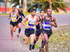 Rono lidera la prueba, en el quinto lugar y de cerca Guerrero, de gran carrera