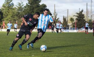 Mataderos goleó en su casa